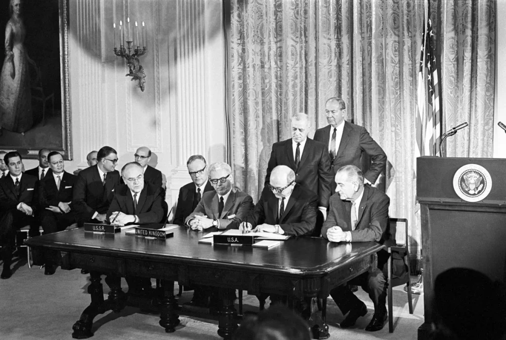 Подписание Договора о космосе в Белом доме 27 января 1967