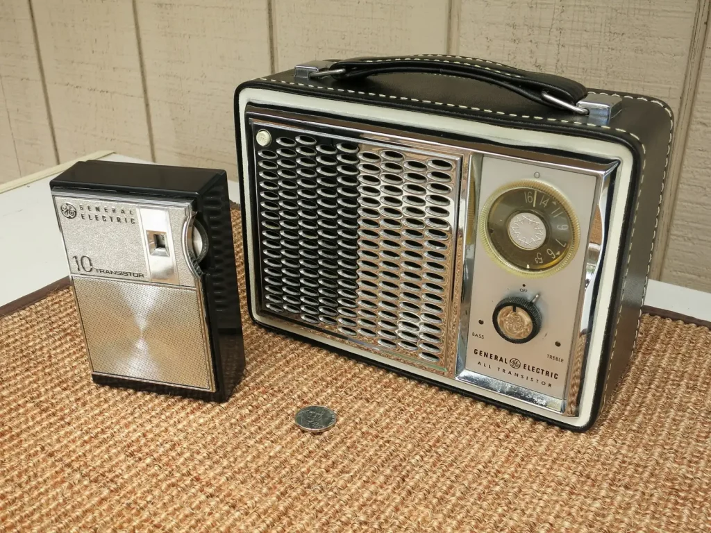 Транзисторные приёмники General Electric 1960-х — главный источник новостей той ночью