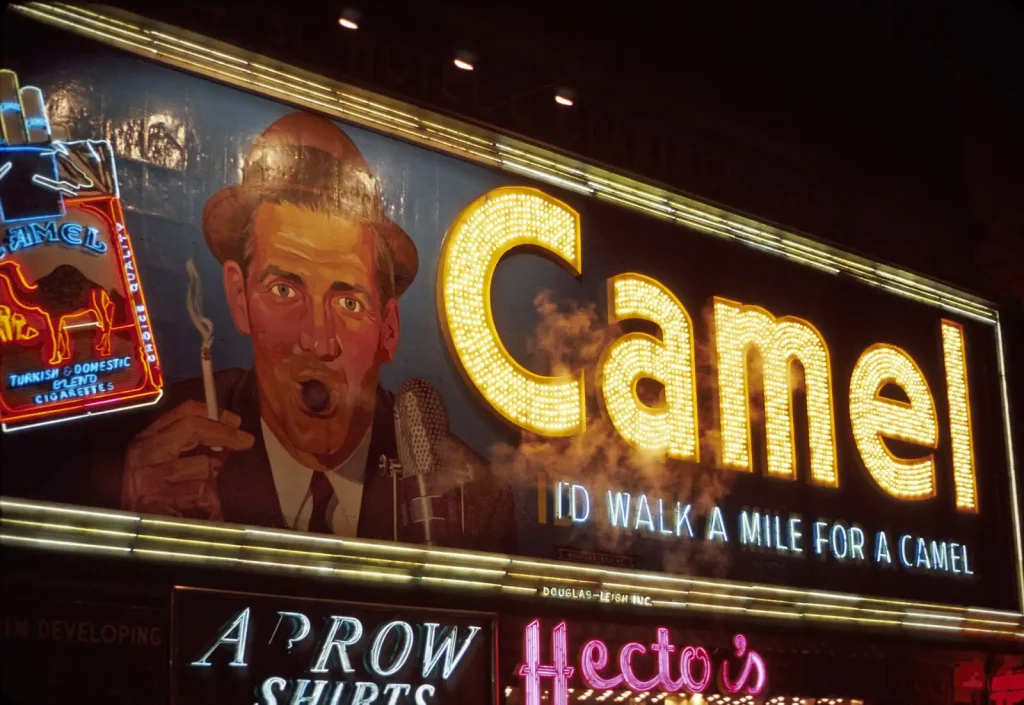 Знаменитая «дымящая» реклама Camel на Таймс-сквер, 1965 год