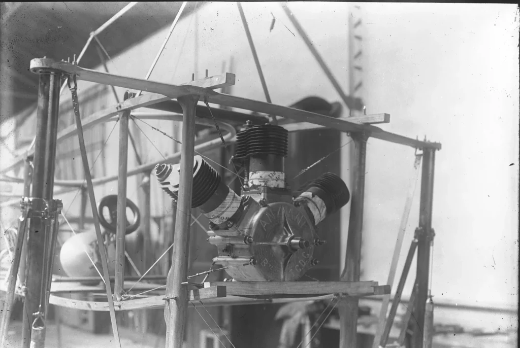 Трёхцилиндровый мотор Anzani в 25 л. с., 1909 год