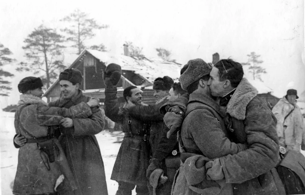 Прорыв блокады Ленинграда: встреча бойцов Волховского и Ленинградского фронтов, 18 января 1943 года