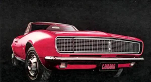 Шевроле Камаро 1967 года, фото из рекламы: красный кабриолет Camaro Rally Sport со скрытыми фарами
