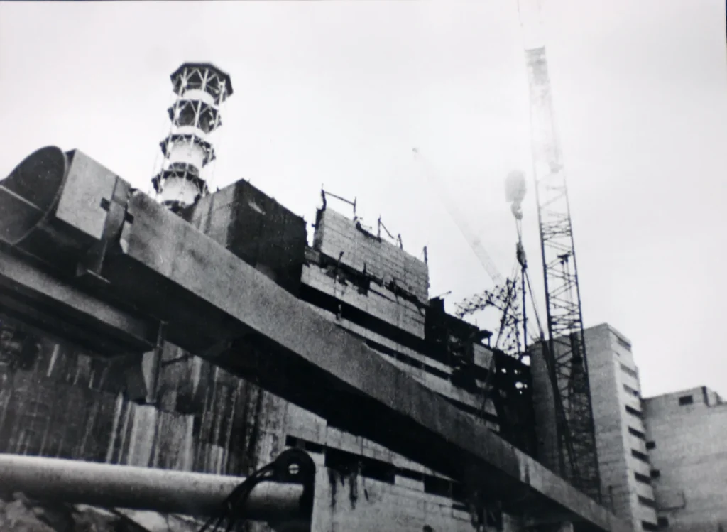 Подготовка к монтажу саркофага над 4-м энергоблоком Чернобыльской АЭС, 1986 год