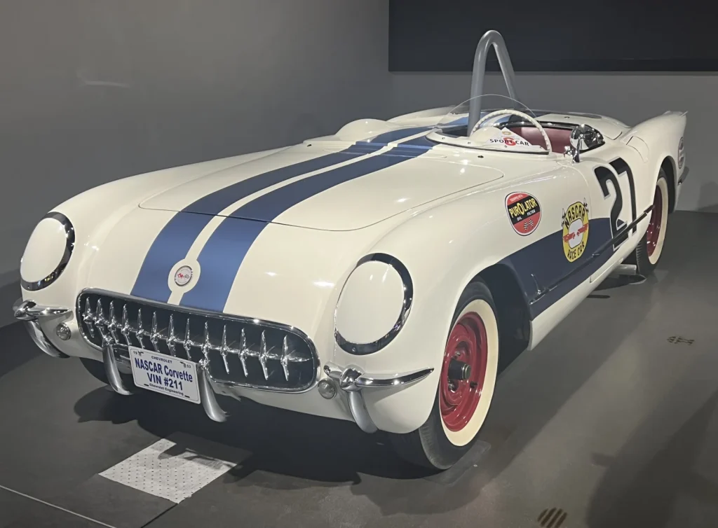 Corvette 1953 года в Музее Петерсена (Лос-Анджелес)