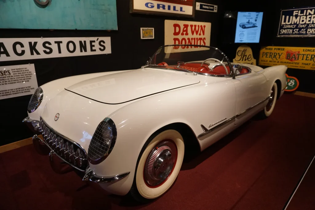 Corvette 1953 года в Музее Слоуна во Флинте — городе, где собрали первые 300 машин