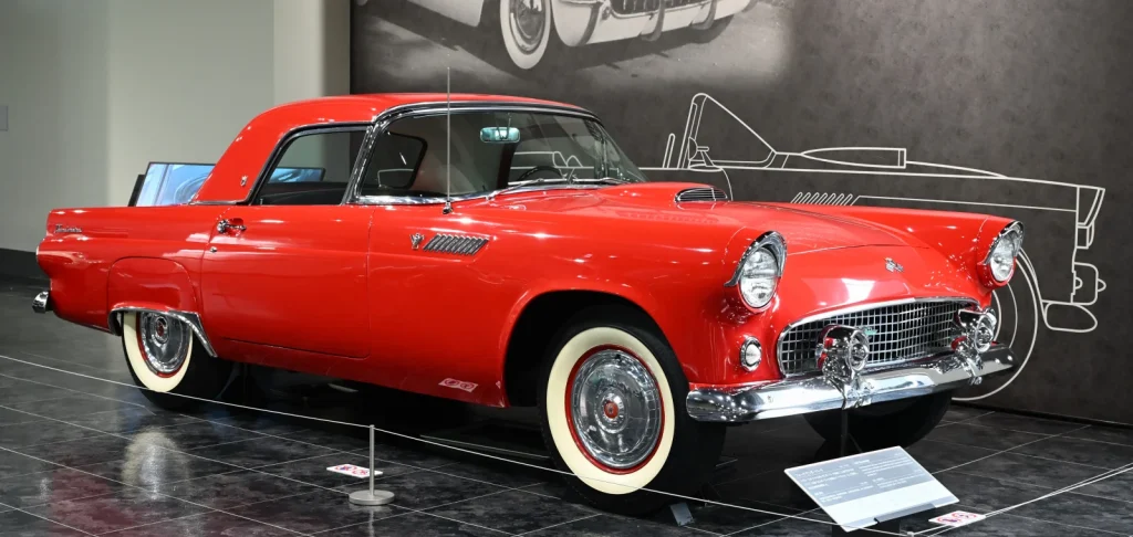 Ford Thunderbird 1955 года — конкурент, из-за которого Chevrolet не закрыла Corvette