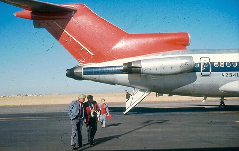 Boeing 727 Northwest с опущенной задней лестницей, 1975 год