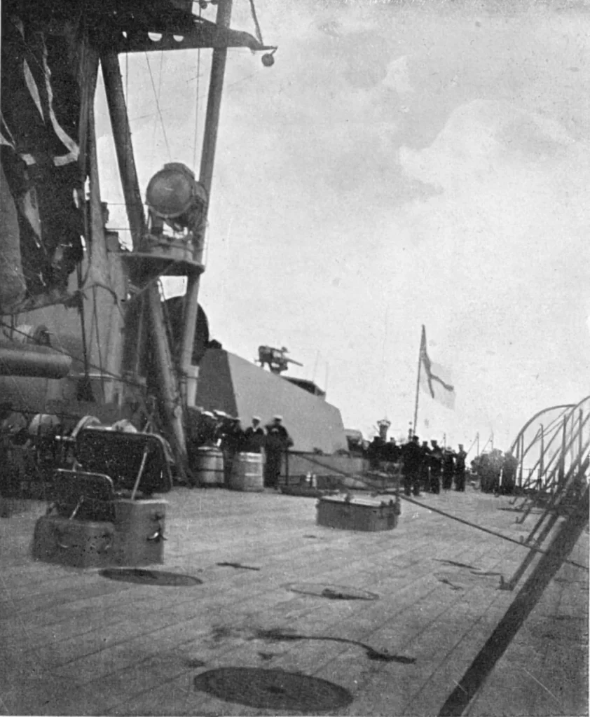 Палуба линкора Дредноут, вид в сторону кормы, 1908 год