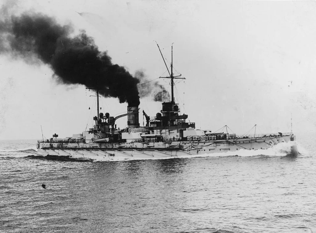 Германский дредноут Нассау на ходу, около 1910 года