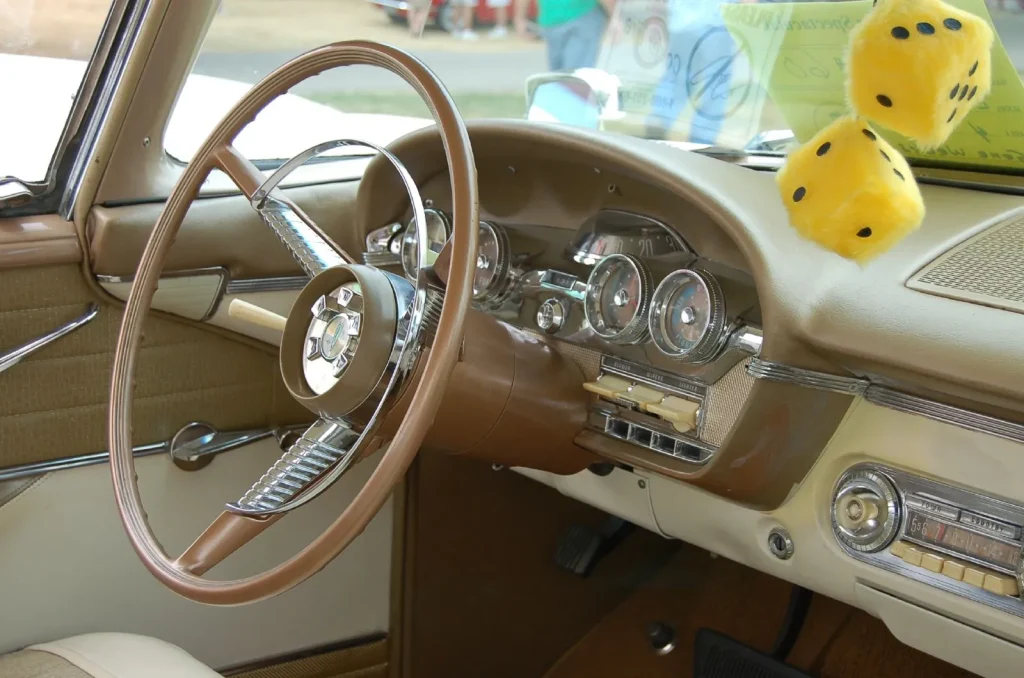 Приборная панель Edsel 1958 года с вращающимся спидометром