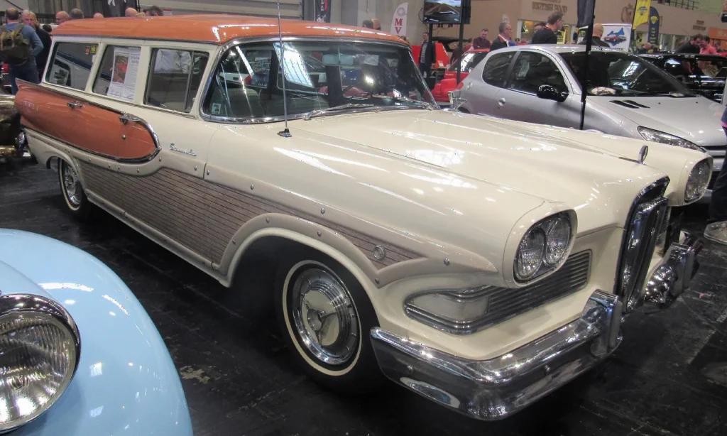 Универсал Edsel Bermuda 1958 года с «деревянными» панелями