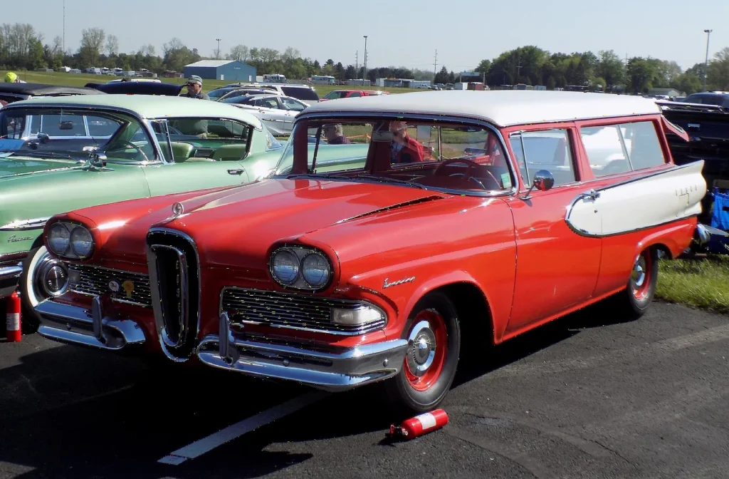 Двухдверный универсал Edsel Roundup 1958 года