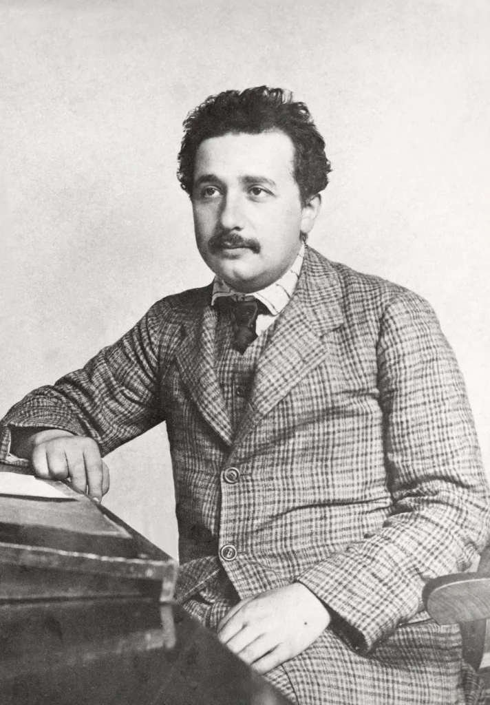 Альберт Эйнштейн за столом в патентном бюро в Берне, около 1904–1905 года