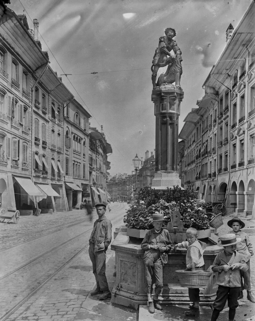 Крамгассе в Берне с фонтаном Симсонбруннен, около 1911 года