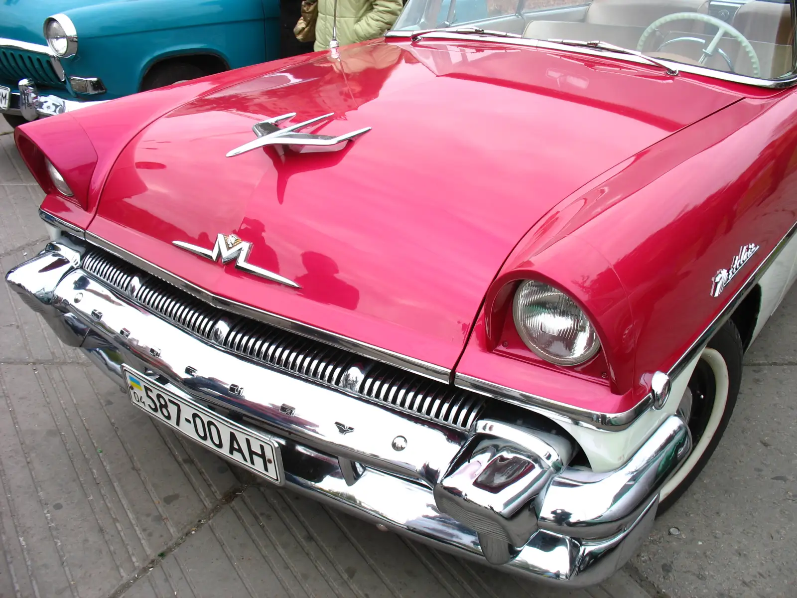 Mercury Montclair 1956 года. Lincoln-Mercury спонсировал шоу Салливана, и такие машины показывали в рекламных паузах. Современное фото
