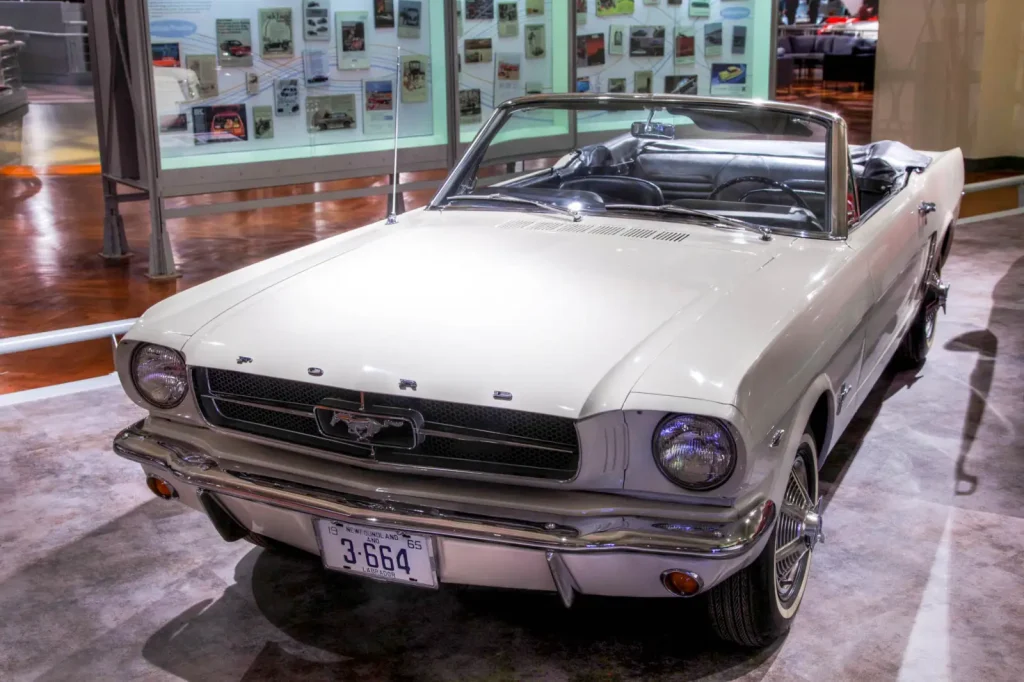 Mustang с серийным номером 1 (5F08F100001), машина Стэнли Такера. Музей Генри Форда, Дирборн