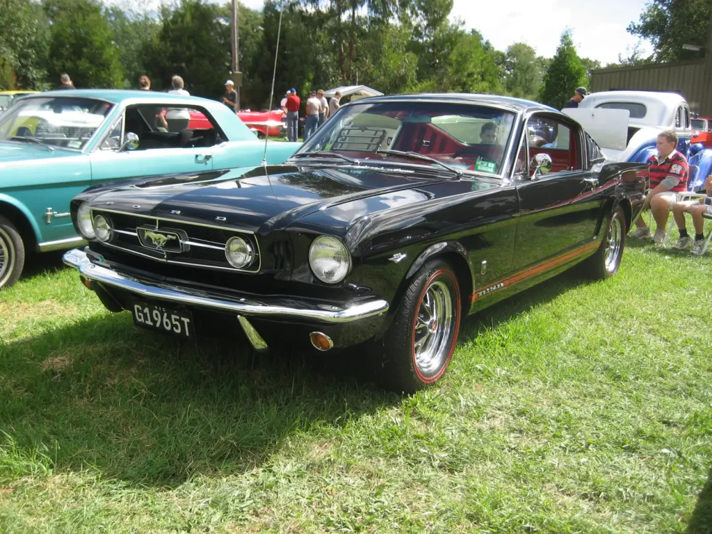 Mustang GT фастбэк 2+2 1965 модельного года