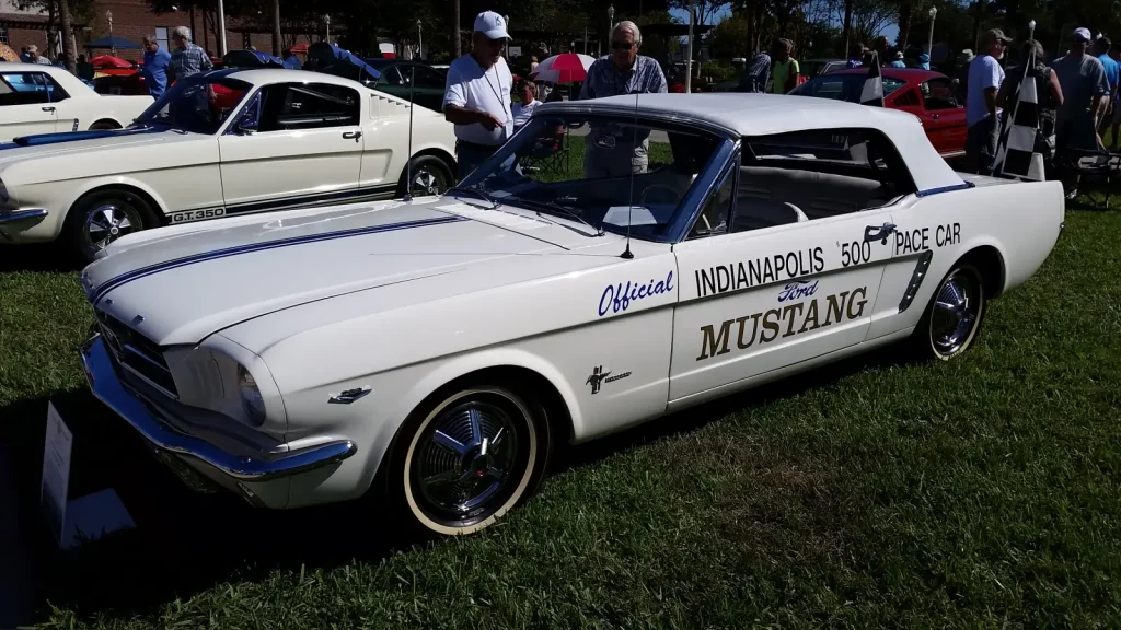Mustang 1964½ в версии пейс-кара «500 миль Индианаполиса»