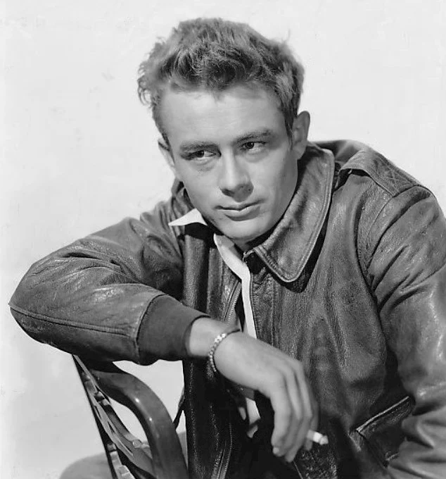 Дин в телеспектакле «The Unlighted Road» (Schlitz Playhouse of Stars), снято в 1955-м, показано в 1956-м