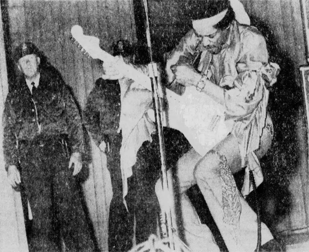 Джими Хендрикс на концерте в Мемфисе, апрель 1969 года, снимок газеты The Commercial Appeal