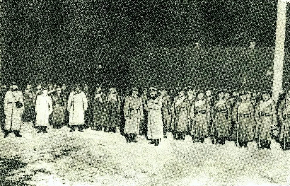 Солдаты у Нарвских ворот утром 9 января 1905 года