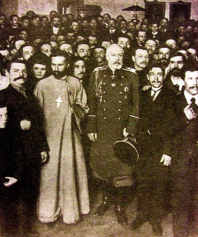 Гапон и градоначальник Фуллон на открытии отдела Собрания русских фабрично-заводских рабочих, 1904