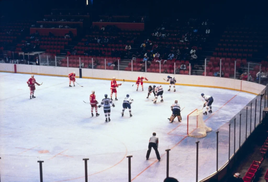 Матч олимпийского хоккейного турнира в Field House, февраль 1980 года.