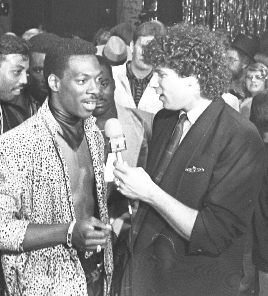 Виджей MTV Марк Гудман берёт интервью у Эдди Мёрфи, июль 1984 года.