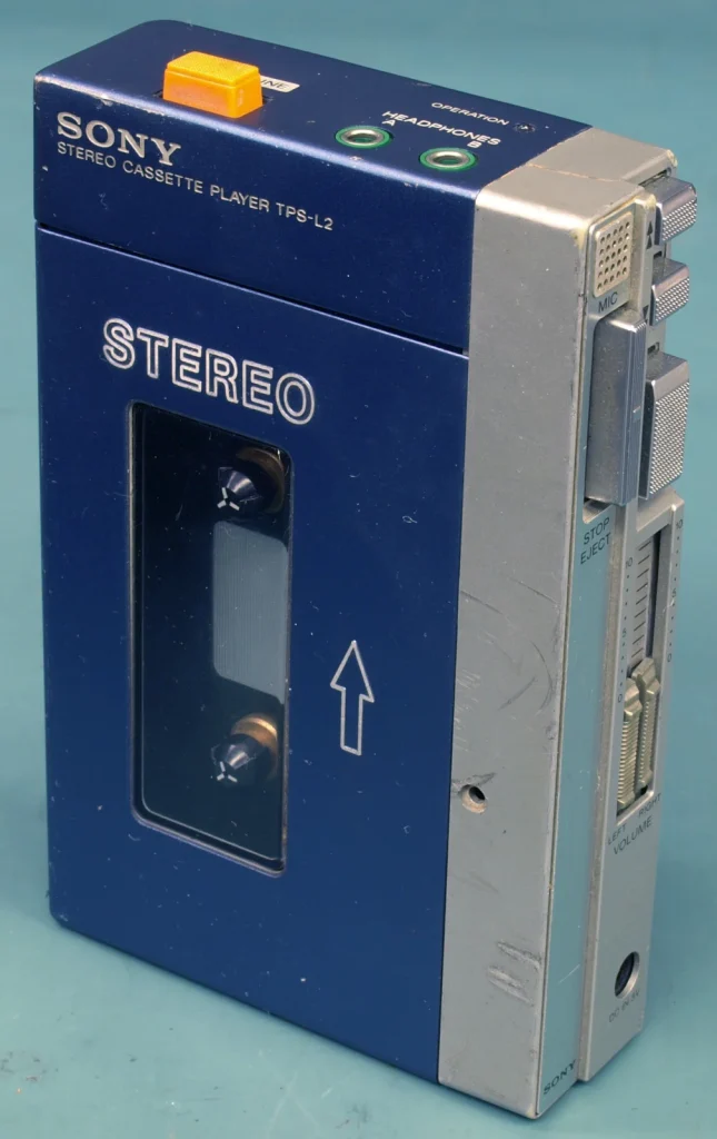 Sony Walkman TPS-L2 — первая модель плеера, в США с лета 1980 года.