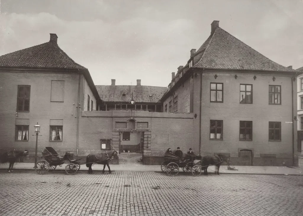 Улица Рådhusgata в Христиании с конными экипажами, 1901 год