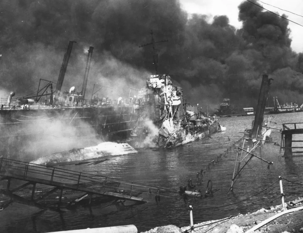 Эсминец «Шоу» в плавучем доке после взрыва погреба, 1941