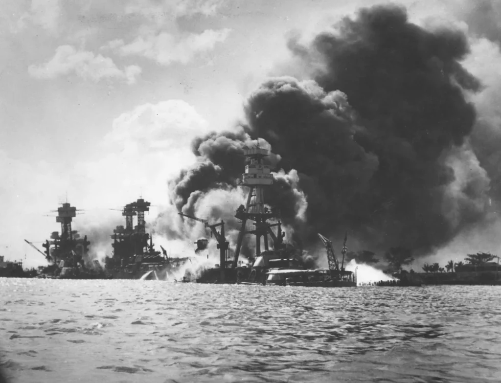 «Аризона», «Теннесси» и «Западная Виргиния» горят у острова Форд, 1941