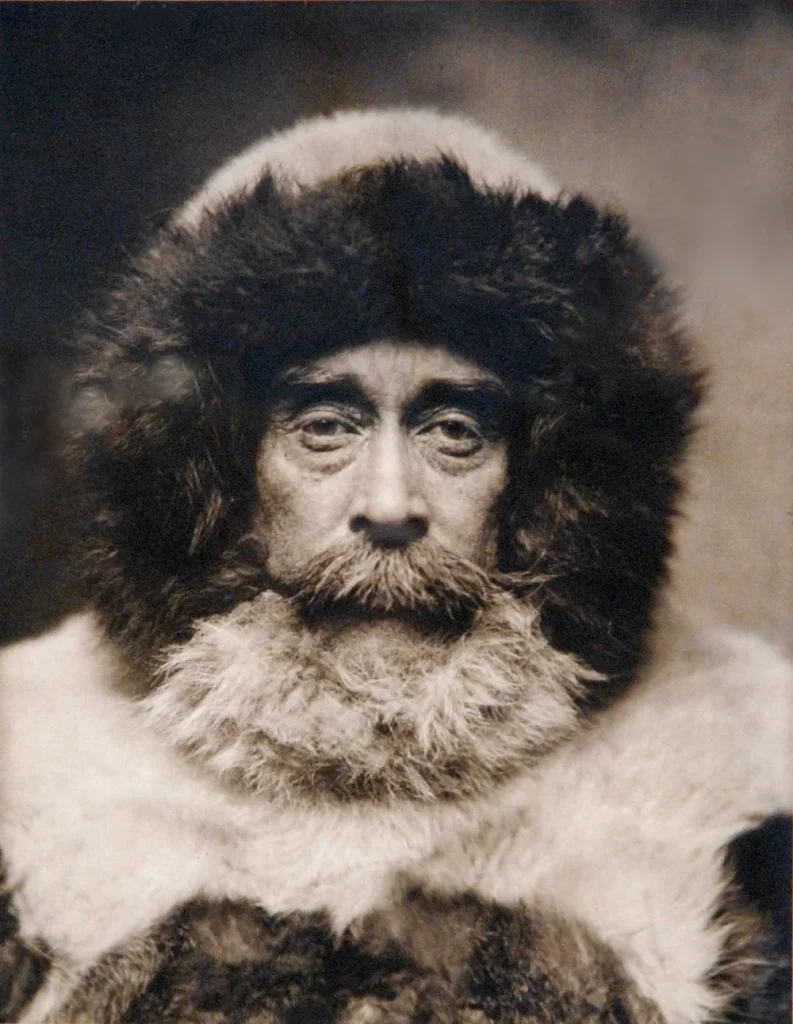 Роберт Пири в меховой парке, портрет 1909 года