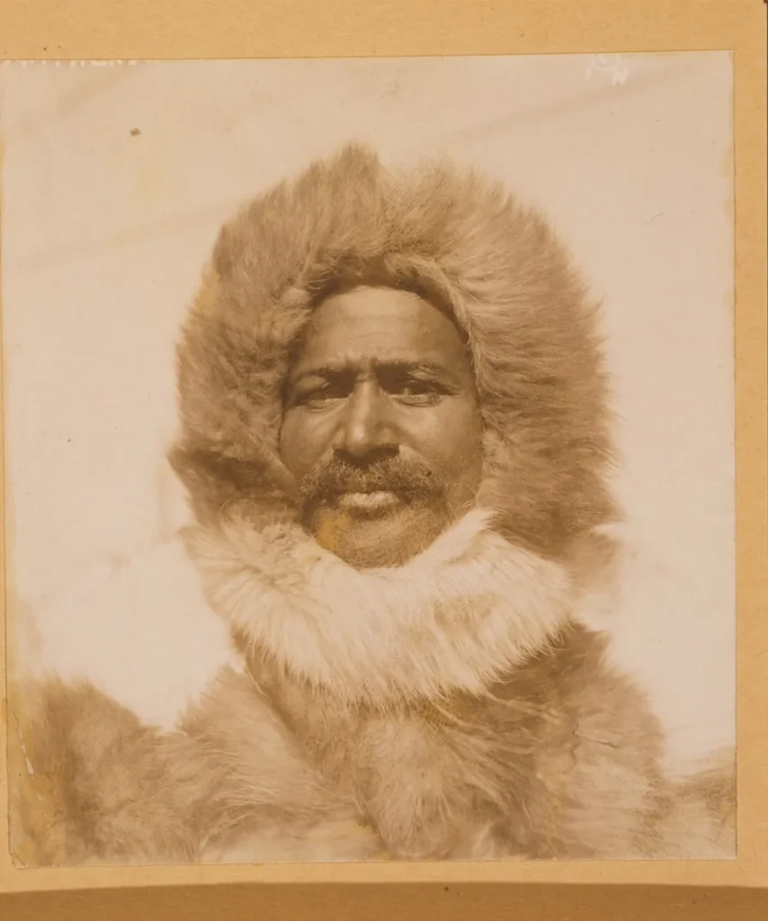 Портрет Мэтью Хенсона в меховой шапке и шубе, 1910 год
