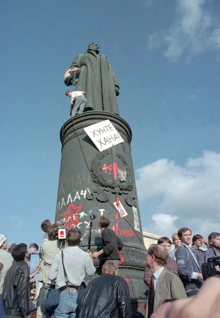 Снос памятника Дзержинскому на Лубянской площади, 22 августа 1991 года