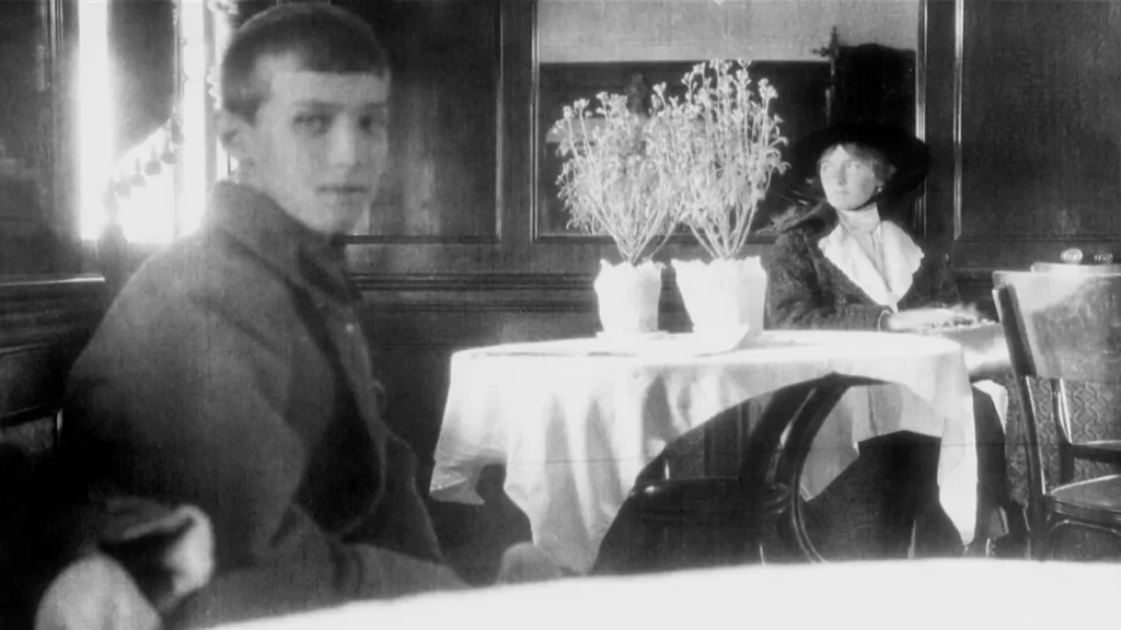 Великая княжна Ольга и цесаревич Алексей на палубе парохода Русь в мае 1918 года