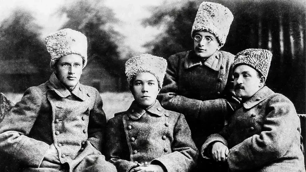Президиум Уральского областного совета 1918 года: Толмачёв, Белобородов, Сафаров, Голощёкин
