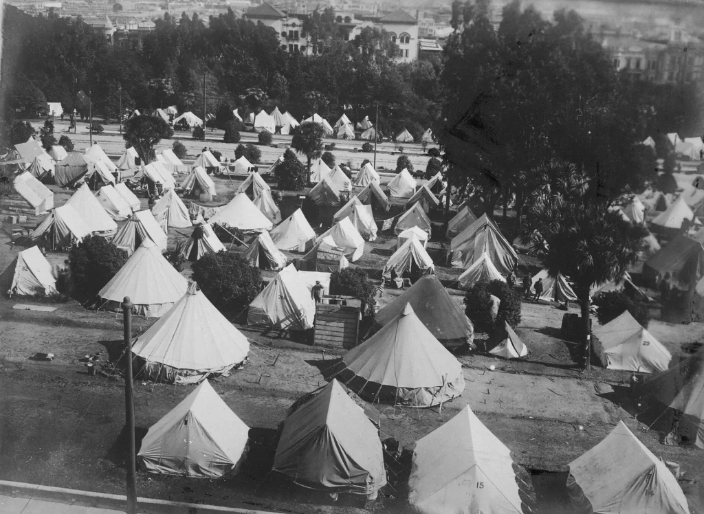 Палаточный лагерь беженцев на площади Джефферсон-сквер, 1906 год