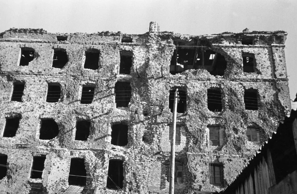 Разбитая мельница Гергардта рядом с Домом Павлова, Сталинград, 1943 год