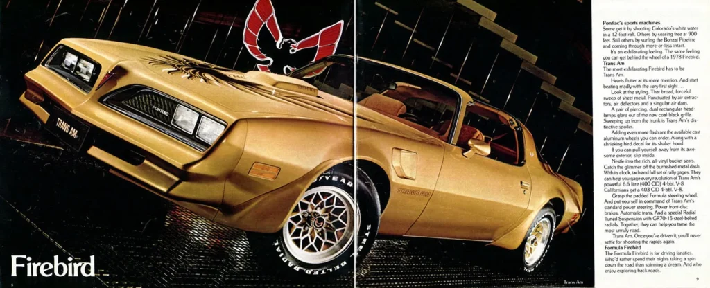 Золотой Pontiac Trans Am 1978 года — разворот проспекта Pontiac