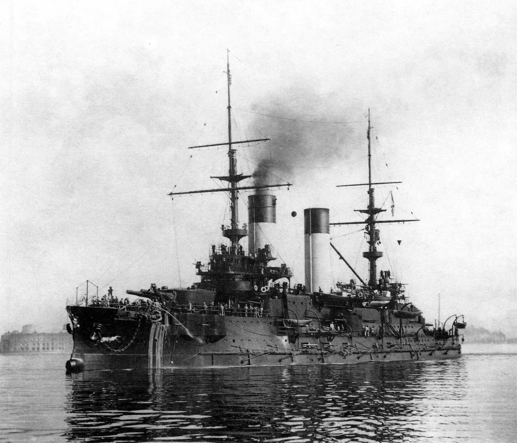 Эскадренный броненосец Орёл на рейде Кронштадта, август 1904 года