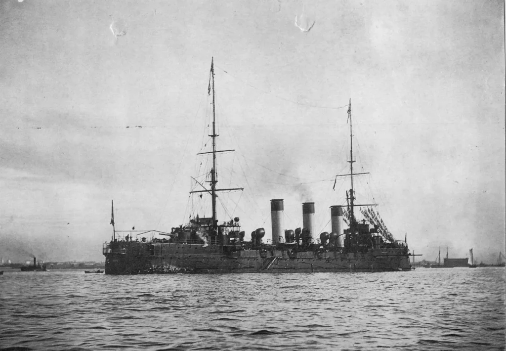 Крейсер первого ранга Олег перед уходом на Дальний Восток, 1904 год