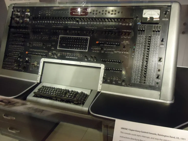 Пульт UNIVAC I в Музее компьютерной истории, Маунтин-Вью, 2015 год