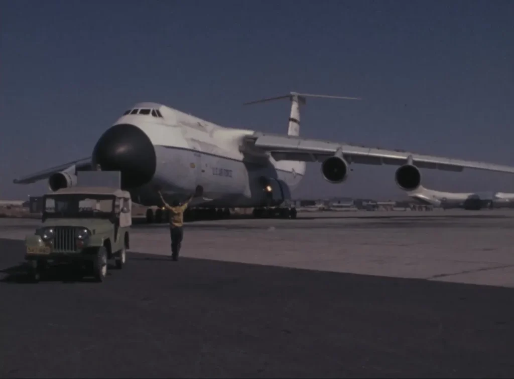 Война Судного дня: американский транспортный C-5A Galaxy на перроне аэропорта Лод, октябрь 1973 года