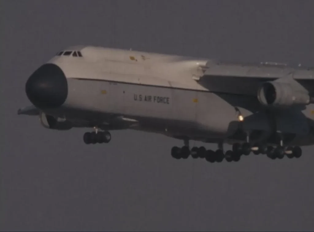C-5A ВВС США заходит на посадку в аэропорту Лод, октябрь 1973 года