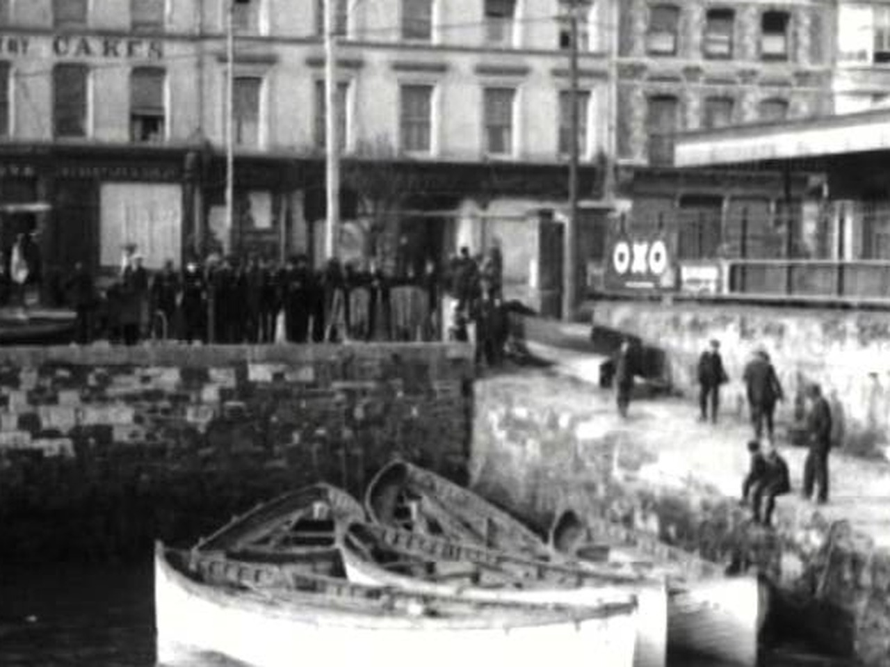 Британская кинохроника, май 1915 г.: спасённые с «Лузитании», похороны и шлюпки в Куинстауне