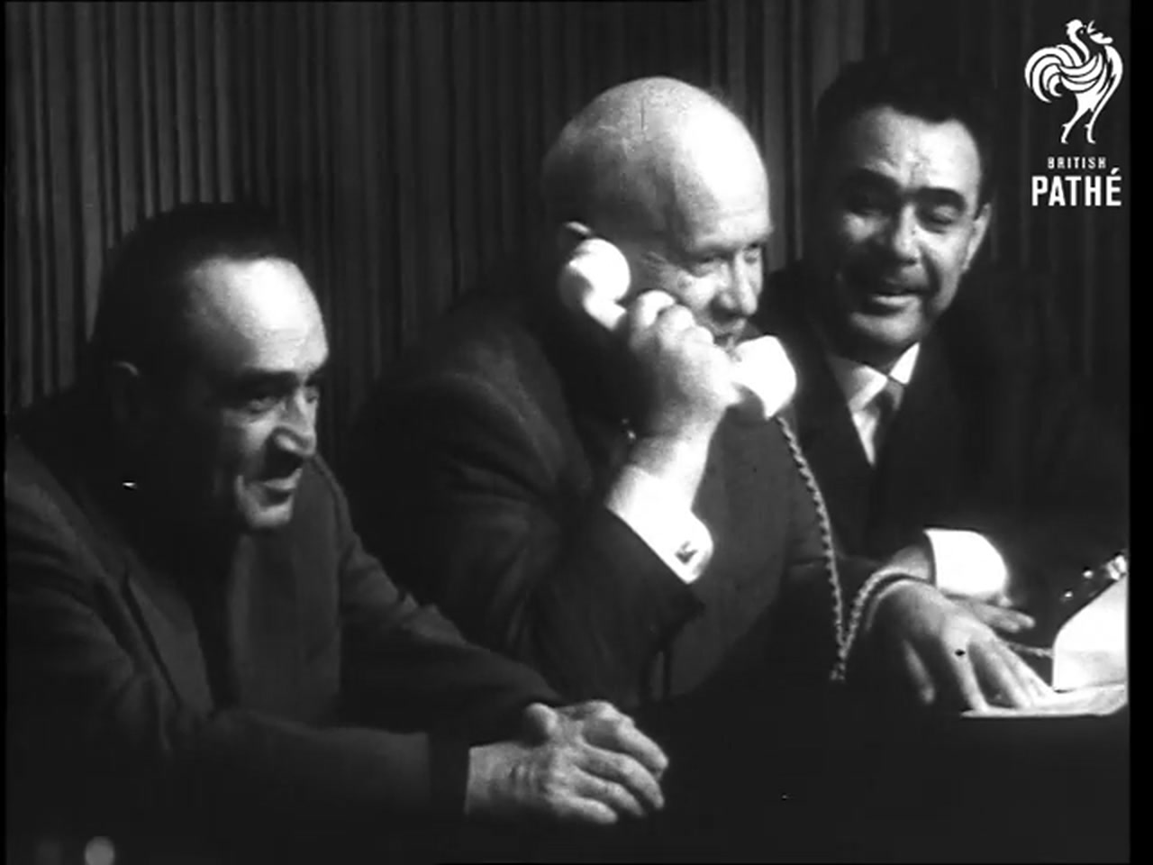 Хрущёв говорит с Терешковой во время полёта, 16 июня 1963 года