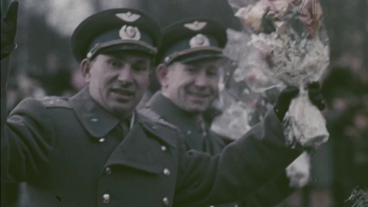 Спецвыпуск «Москва рукоплещет героям космоса», 1965: встреча Беляева и Леонова во Внукове и кортеж по Москве 23 марта 1965 года