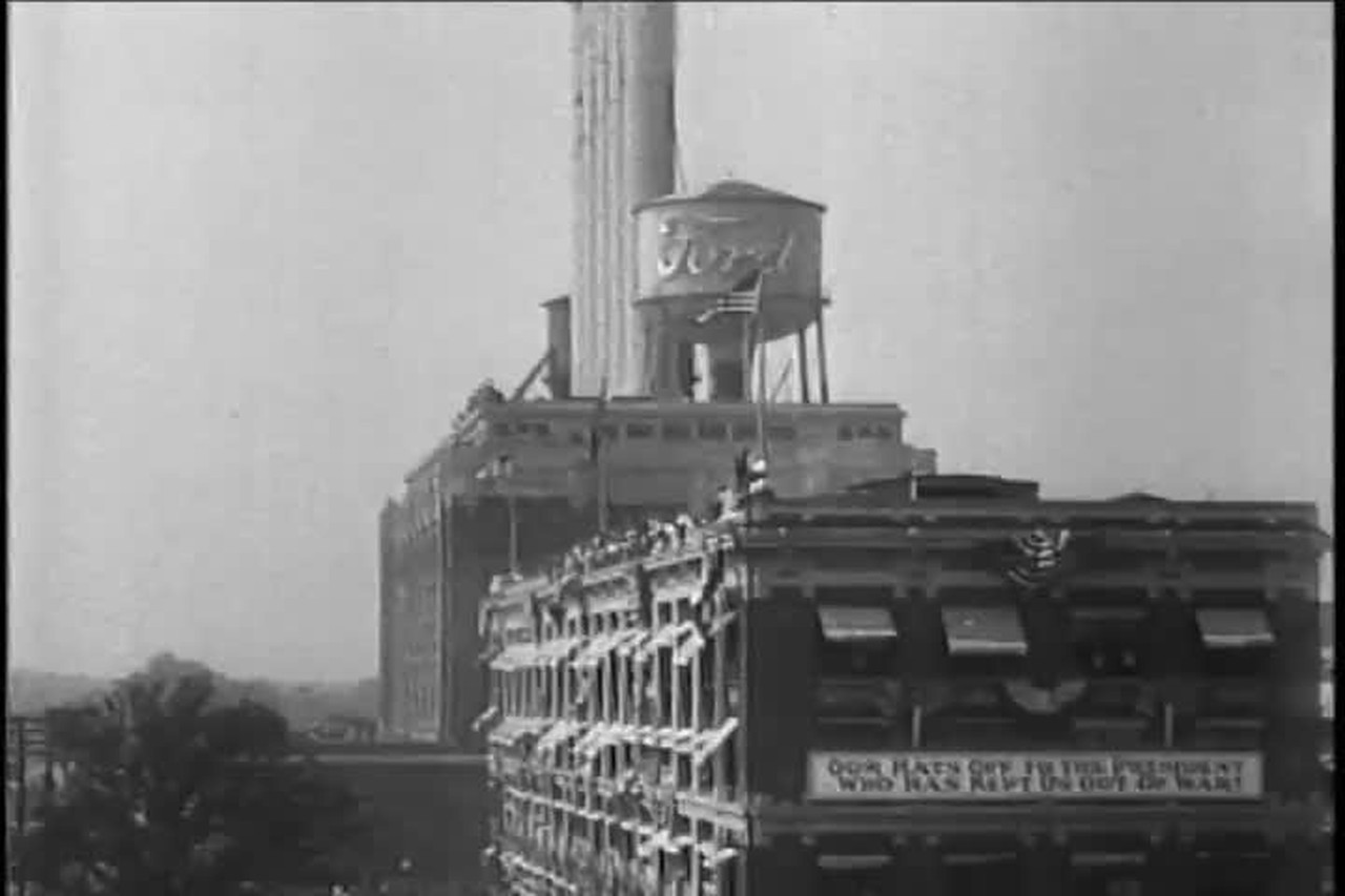 Завод Ford в Хайленд-Парке, 1916 год: цеха, трубы «FORD», рабочие после смены, визит президента Вильсона
